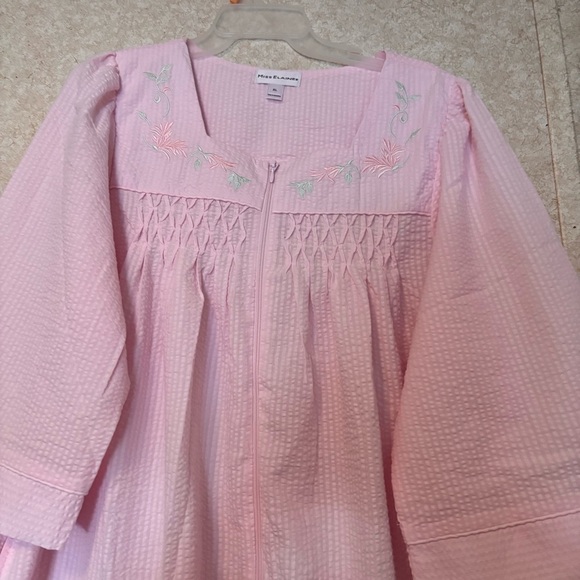 Elegant Pink Nightgown - Picture 3 of 4